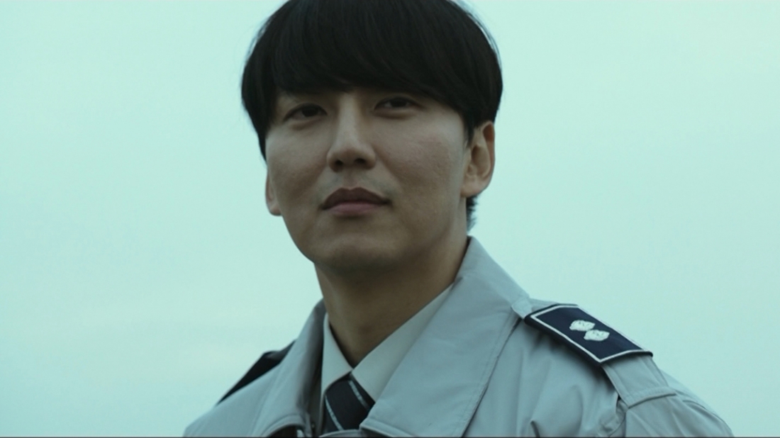 Cảnh sát Min Tae-joo là một cảnh sát luôn muốn vạch trần tội ác của Kim Byeong-soo, nhưng dường như hai người này lại có mối liên quan mật thiết với nhau.