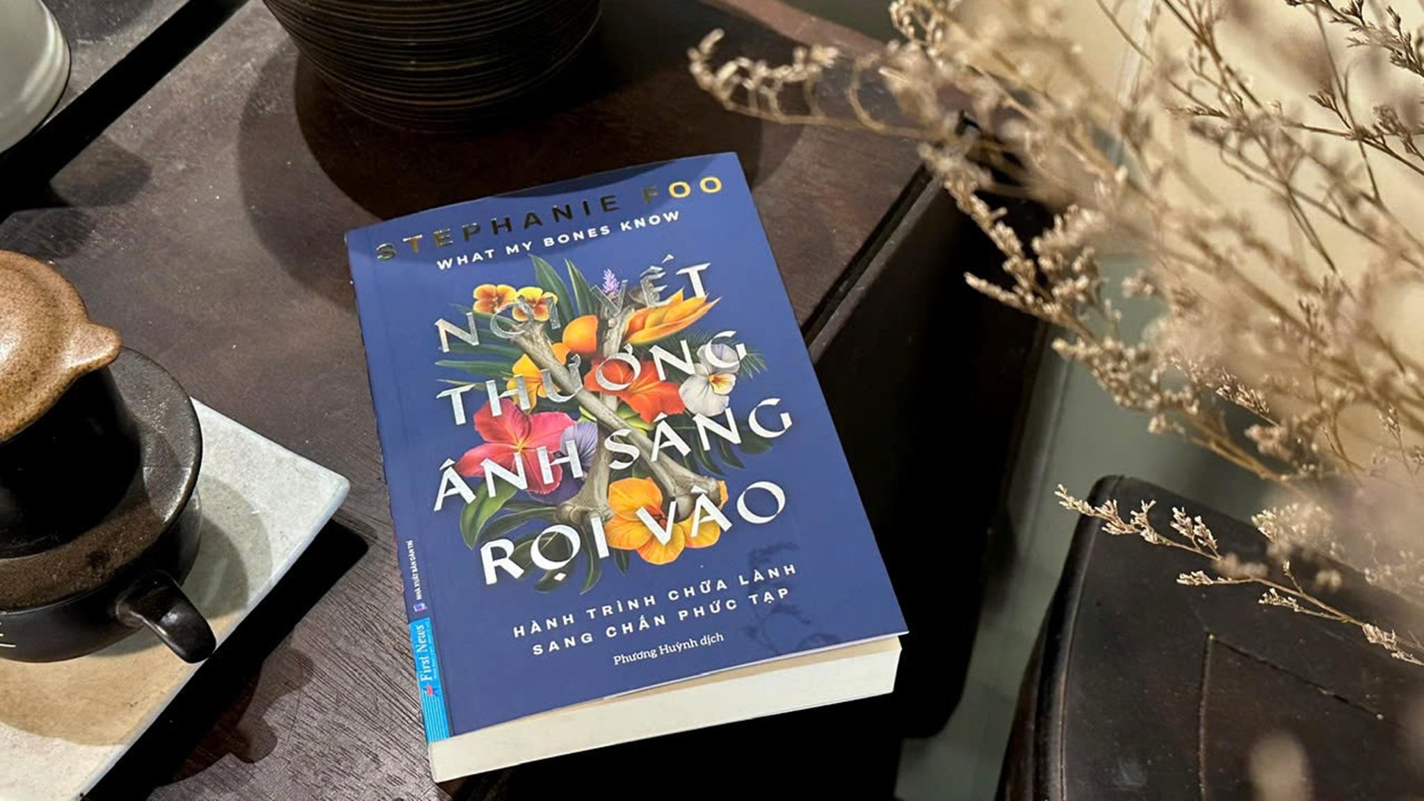 Tóm Tắt Sách - Nơi Vết Thương Ánh Sáng Rọi Vào