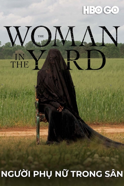 Người Phụ Nữ Trong Sân